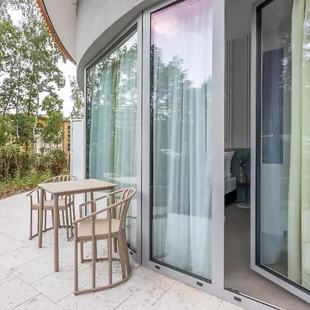 Helle Mit Terrasse Auf Usedom *